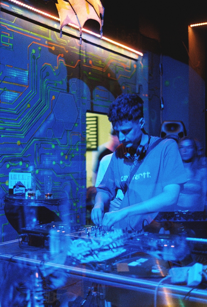 17 SOS x DUNGEON, Cofe de la Ostrava, Metro